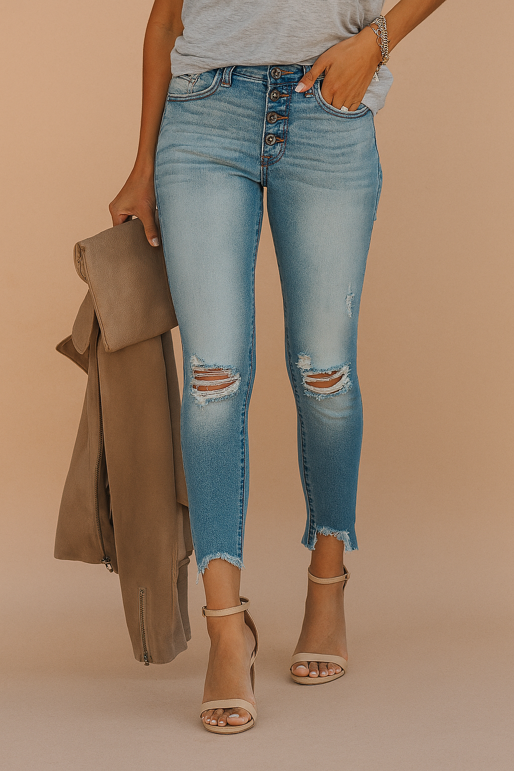 High-Waisted Ombre Jeans for Women with Frayed Hem and Stylish Back Pockets 0